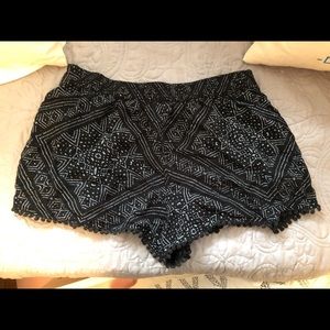 Ecoté Black and White Patterned Shorts